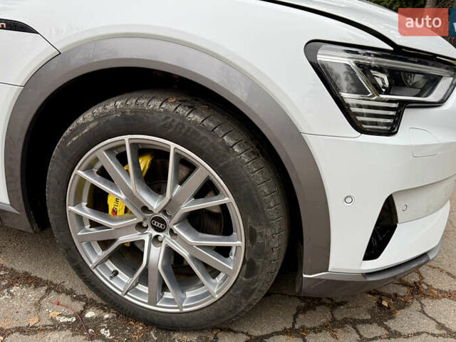 Белый Ауди E-Tron, объемом двигателя 0 л и пробегом 38 тыс. км за 38200 $, фото 30 на Automoto.ua