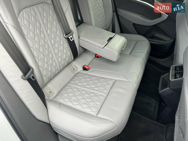 Білий Ауді E-Tron, об'ємом двигуна 0 л та пробігом 48 тис. км за 48798 $, фото 43 на Automoto.ua