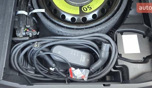 Белый Ауди E-Tron, объемом двигателя 0 л и пробегом 110 тыс. км за 37700 $, фото 79 на Automoto.ua