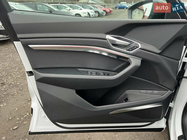Белый Ауди E-Tron, объемом двигателя 0 л и пробегом 41 тыс. км за 41325 $, фото 33 на Automoto.ua