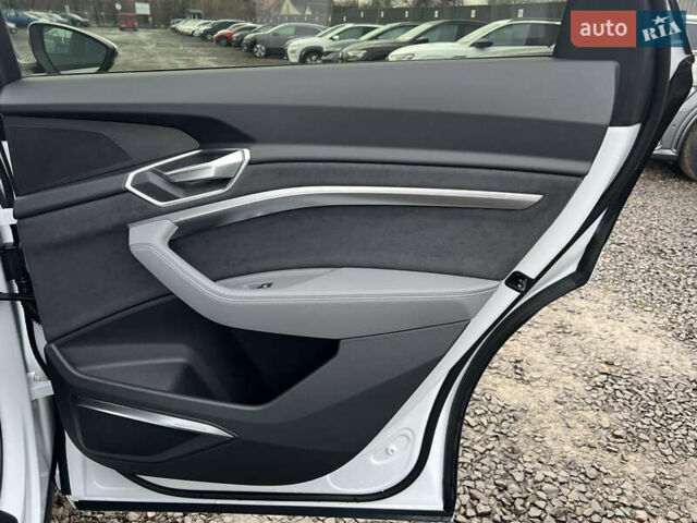 Білий Ауді E-Tron, об'ємом двигуна 0 л та пробігом 48 тис. км за 48798 $, фото 45 на Automoto.ua
