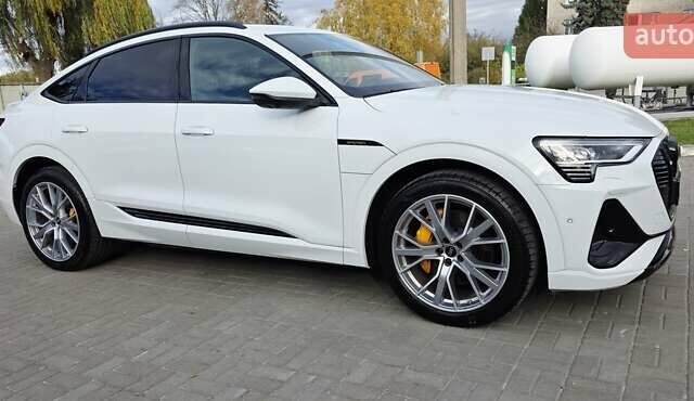 Белый Ауди E-Tron, объемом двигателя 0 л и пробегом 110 тыс. км за 37700 $, фото 10 на Automoto.ua