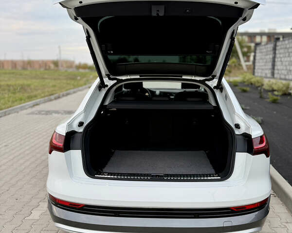 Белый Ауди E-Tron, объемом двигателя 0 л и пробегом 38 тыс. км за 38500 $, фото 24 на Automoto.ua