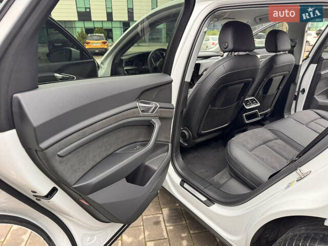 Белый Ауди E-Tron, объемом двигателя 0 л и пробегом 27 тыс. км за 38800 $, фото 27 на Automoto.ua