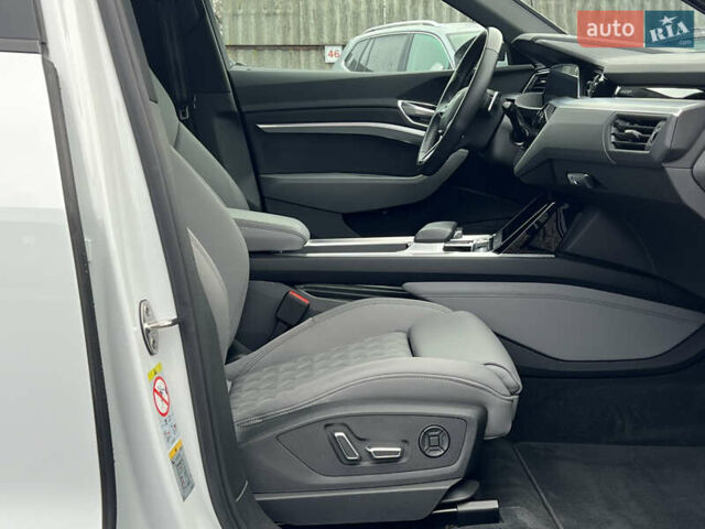 Білий Ауді E-Tron, об'ємом двигуна 0 л та пробігом 48 тис. км за 48798 $, фото 47 на Automoto.ua