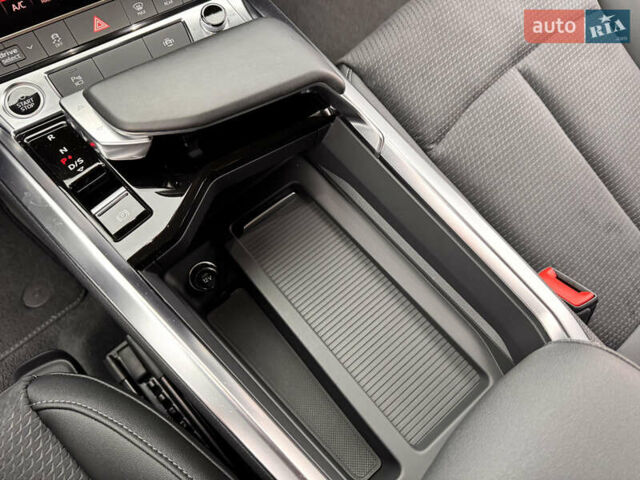 Белый Ауди E-Tron, объемом двигателя 0 л и пробегом 27 тыс. км за 38800 $, фото 33 на Automoto.ua