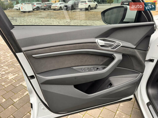 Белый Ауди E-Tron, объемом двигателя 0 л и пробегом 27 тыс. км за 38800 $, фото 34 на Automoto.ua