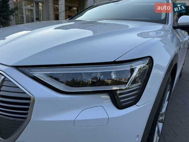 Ауди E-Tron 2023 в Хмельницком на Automoto.ua Белый Ауди E-Tron, объемом двигателя 0 л и пробегом 28 тыс. км за 39500 $, фото 43 на Automoto.ua