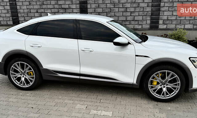 Белый Ауди E-Tron, объемом двигателя 0 л и пробегом 38 тыс. км за 38500 $, фото 12 на Automoto.ua