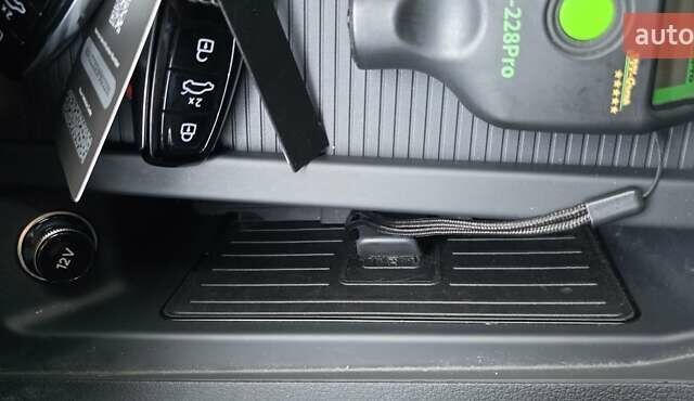 Белый Ауди E-Tron, объемом двигателя 0 л и пробегом 110 тыс. км за 37700 $, фото 112 на Automoto.ua