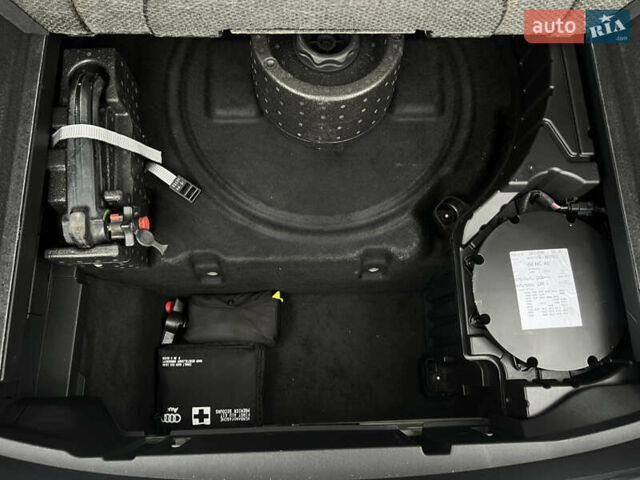 Белый Ауди E-Tron, объемом двигателя 0 л и пробегом 41 тыс. км за 41325 $, фото 39 на Automoto.ua