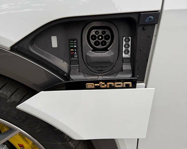 Белый Ауди E-Tron, объемом двигателя 0 л и пробегом 38 тыс. км за 38200 $, фото 32 на Automoto.ua