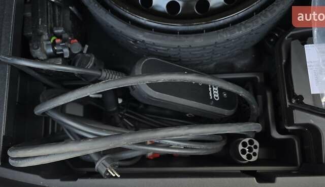 Белый Ауди E-Tron, объемом двигателя 0 л и пробегом 110 тыс. км за 37700 $, фото 77 на Automoto.ua