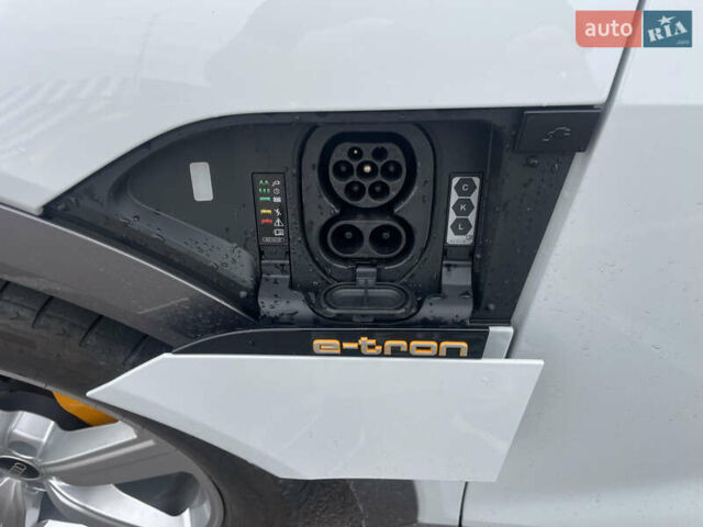 Білий Ауді E-Tron, об'ємом двигуна 0 л та пробігом 29 тис. км за 37999 $, фото 22 на Automoto.ua