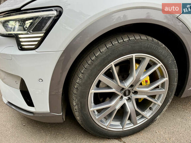Белый Ауди E-Tron, объемом двигателя 0 л и пробегом 38 тыс. км за 38200 $, фото 31 на Automoto.ua