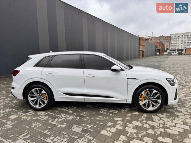 Белый Ауди E-Tron, объемом двигателя 0 л и пробегом 27 тыс. км за 38800 $, фото 6 на Automoto.ua