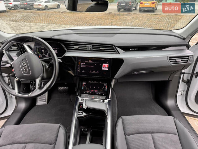Белый Ауди E-Tron, объемом двигателя 0 л и пробегом 27 тыс. км за 38800 $, фото 25 на Automoto.ua