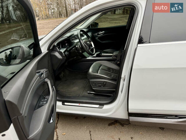 Белый Ауди E-Tron, объемом двигателя 0 л и пробегом 38 тыс. км за 38200 $, фото 18 на Automoto.ua