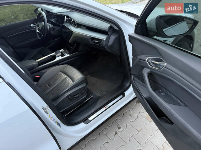 Белый Ауди E-Tron, объемом двигателя 0 л и пробегом 38 тыс. км за 38500 $, фото 29 на Automoto.ua