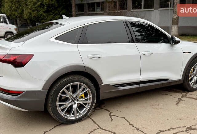 Белый Ауди E-Tron, объемом двигателя 0 л и пробегом 38 тыс. км за 38200 $, фото 7 на Automoto.ua