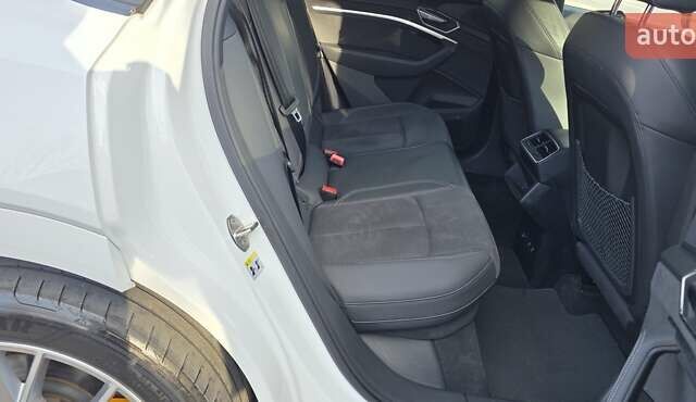 Белый Ауди E-Tron, объемом двигателя 0 л и пробегом 110 тыс. км за 37700 $, фото 70 на Automoto.ua