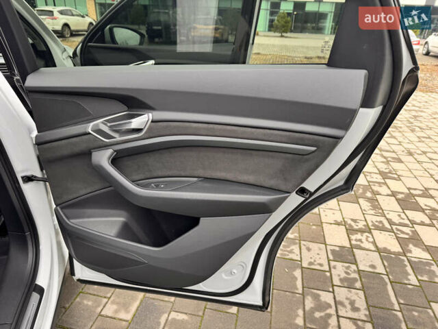 Белый Ауди E-Tron, объемом двигателя 0 л и пробегом 27 тыс. км за 38800 $, фото 23 на Automoto.ua
