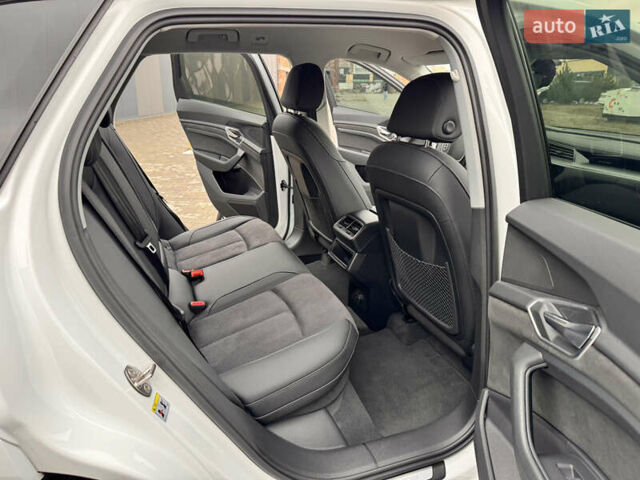 Белый Ауди E-Tron, объемом двигателя 0 л и пробегом 27 тыс. км за 38800 $, фото 22 на Automoto.ua