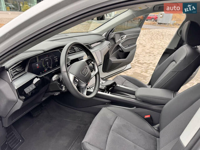 Белый Ауди E-Tron, объемом двигателя 0 л и пробегом 27 тыс. км за 38800 $, фото 29 на Automoto.ua