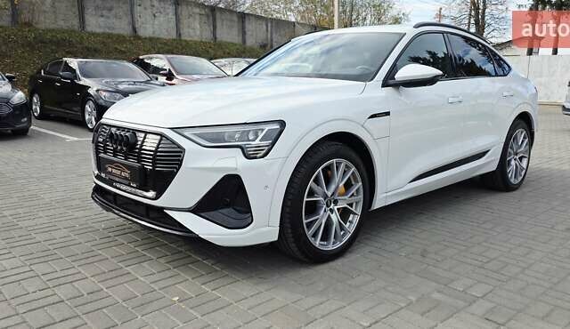 Белый Ауди E-Tron, объемом двигателя 0 л и пробегом 110 тыс. км за 37700 $, фото 2 на Automoto.ua