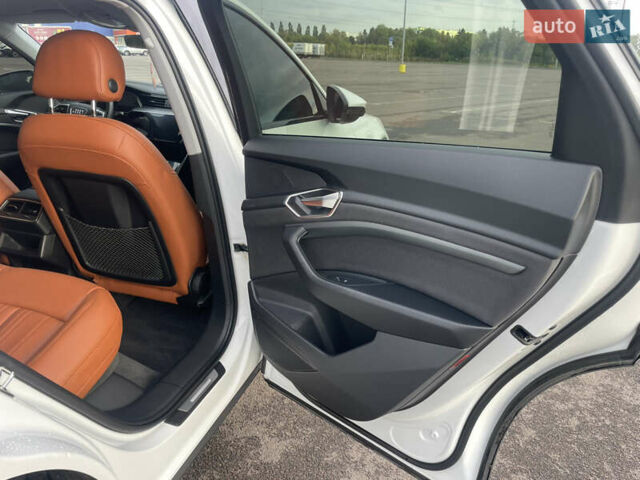 Білий Ауді E-Tron, об'ємом двигуна 0 л та пробігом 29 тис. км за 37999 $, фото 28 на Automoto.ua