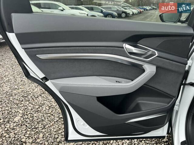 Білий Ауді E-Tron, об'ємом двигуна 0 л та пробігом 48 тис. км за 48798 $, фото 38 на Automoto.ua