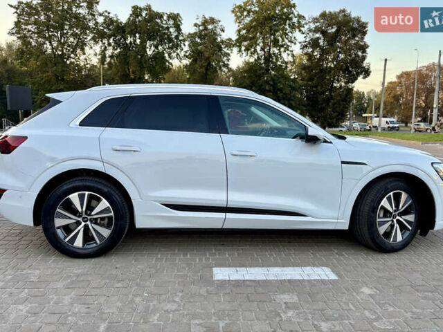Белый Ауди E-Tron, объемом двигателя 0 л и пробегом 17 тыс. км за 47500 $, фото 7 на Automoto.ua