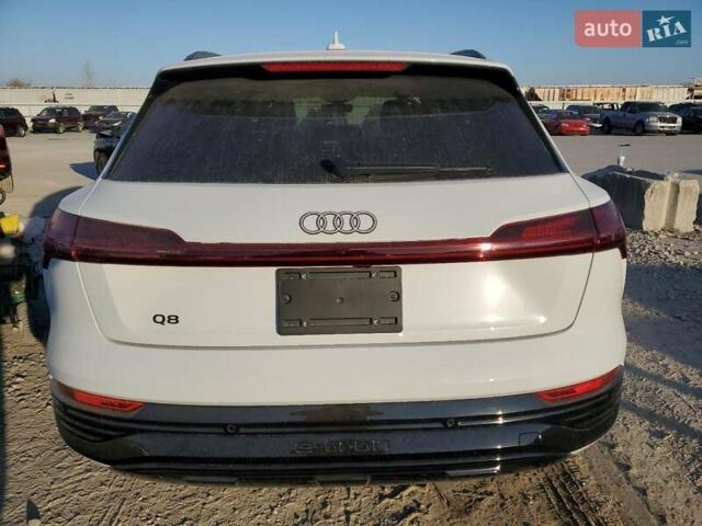 Белый Ауди E-Tron, объемом двигателя 0 л и пробегом 26 тыс. км за 25400 $, фото 5 на Automoto.ua