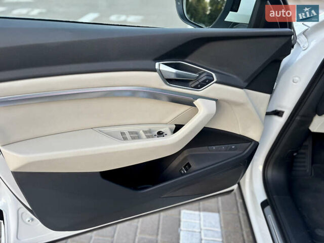 Белый Ауди E-Tron, объемом двигателя 0 л и пробегом 17 тыс. км за 47500 $, фото 8 на Automoto.ua