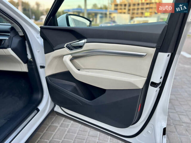 Белый Ауди E-Tron, объемом двигателя 0 л и пробегом 17 тыс. км за 47500 $, фото 11 на Automoto.ua