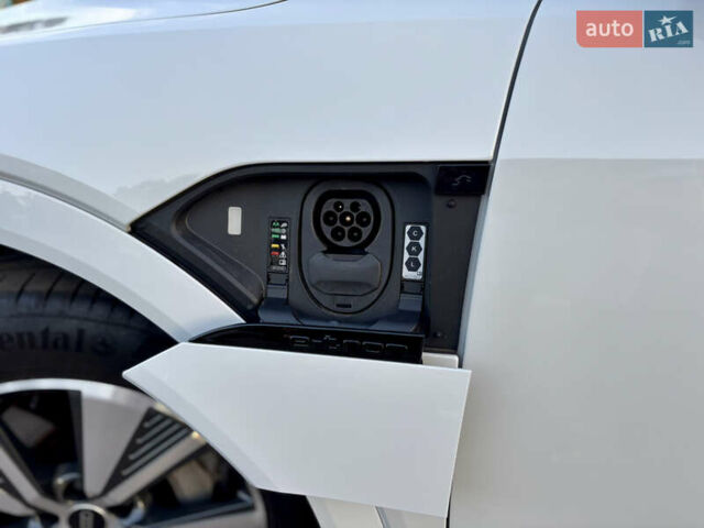 Белый Ауди E-Tron, объемом двигателя 0 л и пробегом 17 тыс. км за 47500 $, фото 16 на Automoto.ua