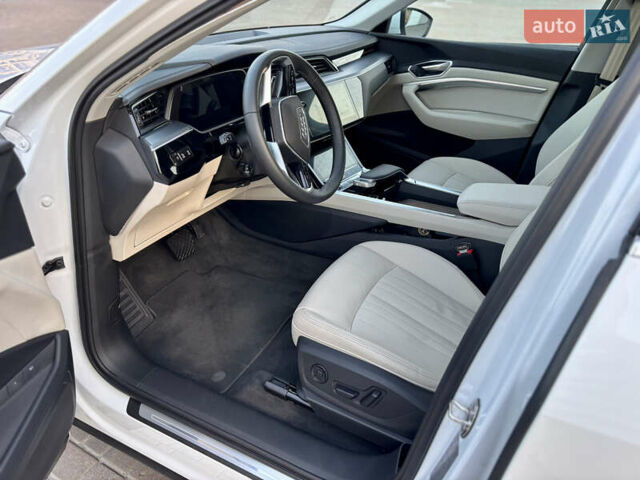 Белый Ауди E-Tron, объемом двигателя 0 л и пробегом 17 тыс. км за 47500 $, фото 9 на Automoto.ua