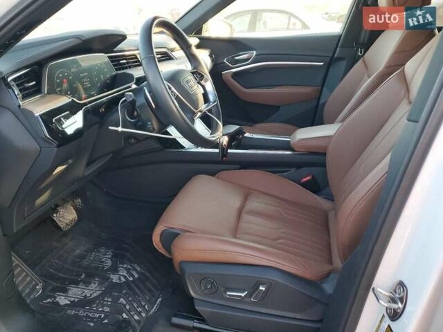 Белый Ауди E-Tron, объемом двигателя 0 л и пробегом 26 тыс. км за 25400 $, фото 6 на Automoto.ua