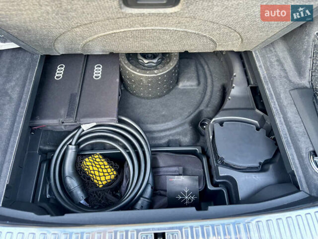Белый Ауди E-Tron, объемом двигателя 0 л и пробегом 17 тыс. км за 47500 $, фото 22 на Automoto.ua