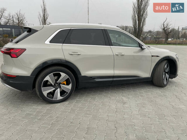 Бежевий Ауді E-Tron, об'ємом двигуна 0 л та пробігом 80 тис. км за 36000 $, фото 6 на Automoto.ua
