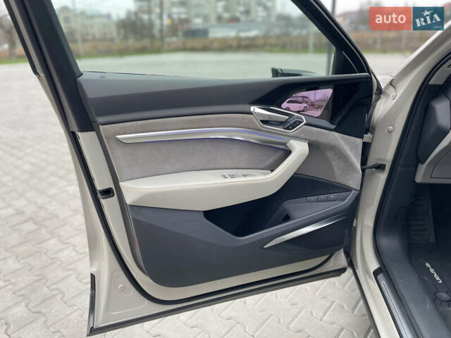 Бежевий Ауді E-Tron, об'ємом двигуна 0 л та пробігом 80 тис. км за 36000 $, фото 11 на Automoto.ua