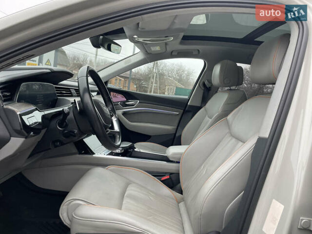 Бежевий Ауді E-Tron, об'ємом двигуна 0 л та пробігом 80 тис. км за 36000 $, фото 18 на Automoto.ua