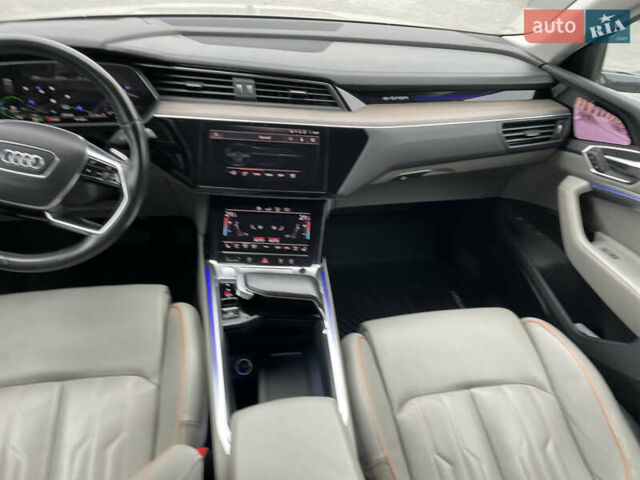 Бежевий Ауді E-Tron, об'ємом двигуна 0 л та пробігом 80 тис. км за 36000 $, фото 15 на Automoto.ua