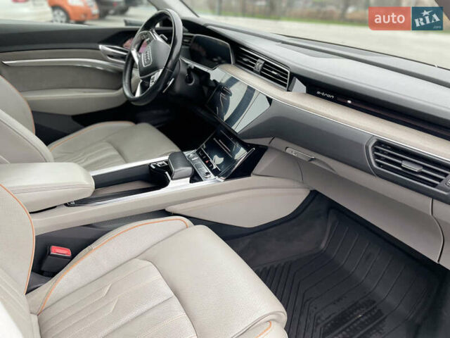 Бежевий Ауді E-Tron, об'ємом двигуна 0 л та пробігом 80 тис. км за 36000 $, фото 7 на Automoto.ua