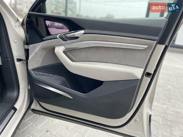 Бежевий Ауді E-Tron, об'ємом двигуна 0 л та пробігом 80 тис. км за 36000 $, фото 8 на Automoto.ua