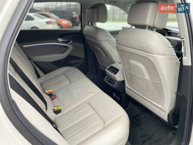 Бежевий Ауді E-Tron, об'ємом двигуна 0 л та пробігом 80 тис. км за 36000 $, фото 9 на Automoto.ua