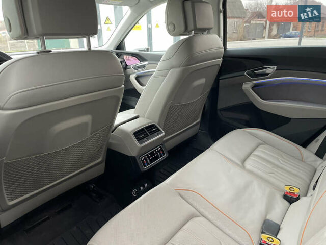 Бежевий Ауді E-Tron, об'ємом двигуна 0 л та пробігом 80 тис. км за 36000 $, фото 10 на Automoto.ua