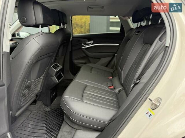 Ауді E-Tron 2019 у Львові на Automoto.ua Бежевий Ауді E-Tron, об'ємом двигуна 0 л та пробігом 92 тис. км за 20900 $, фото 30 на Automoto.ua