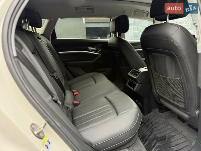 Ауді E-Tron 2019 у Львові на Automoto.ua Бежевий Ауді E-Tron, об'ємом двигуна 0 л та пробігом 92 тис. км за 20900 $, фото 28 на Automoto.ua