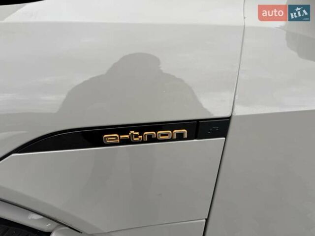 Ауді E-Tron 2019 у Львові на Automoto.ua Бежевий Ауді E-Tron, об'ємом двигуна 0 л та пробігом 92 тис. км за 20900 $, фото 9 на Automoto.ua